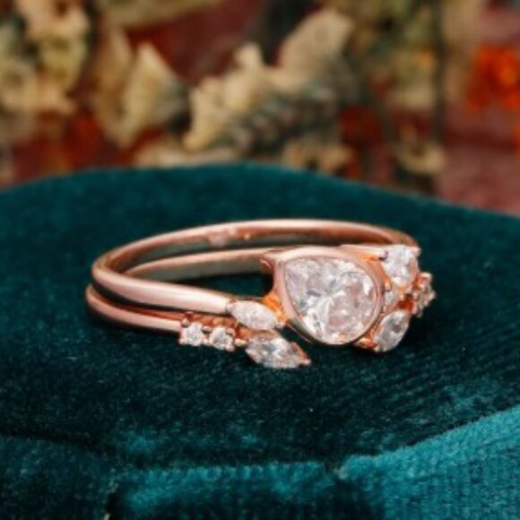 14K Yellow Gold Engagement Wedding Ring Set Moissanite EUC - Picture 2 of 6